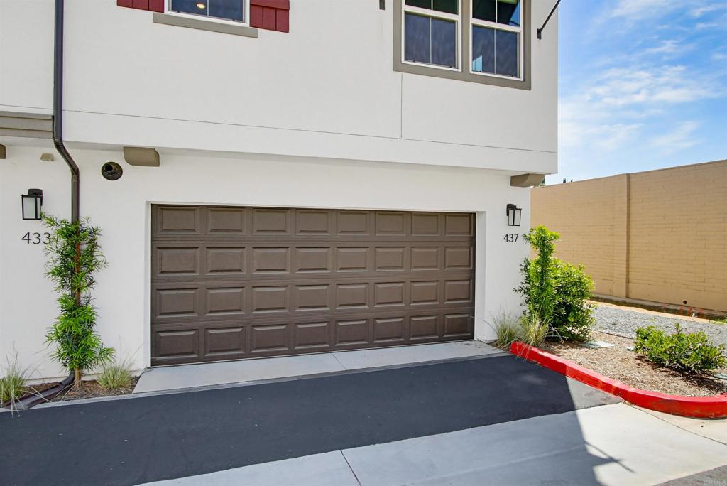 437 Jupiter Escondido, CA 92025 - Photo 32 of 44 Garage