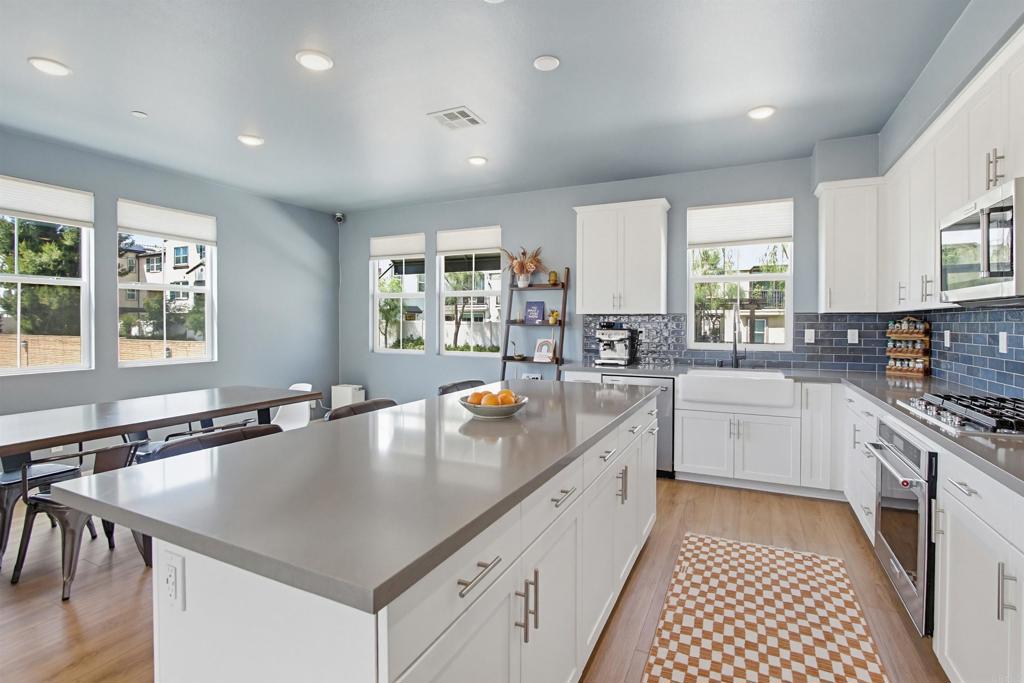 437 Jupiter Escondido, CA 92025 - Photo 6 of 44 Kitchen
