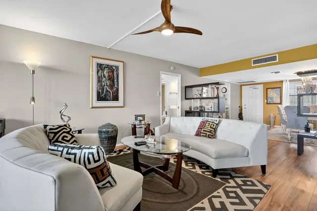 $310,000 | 3960 Oaks Clubhouse Drive, Unit 504, Pompano Beach, FL 33069