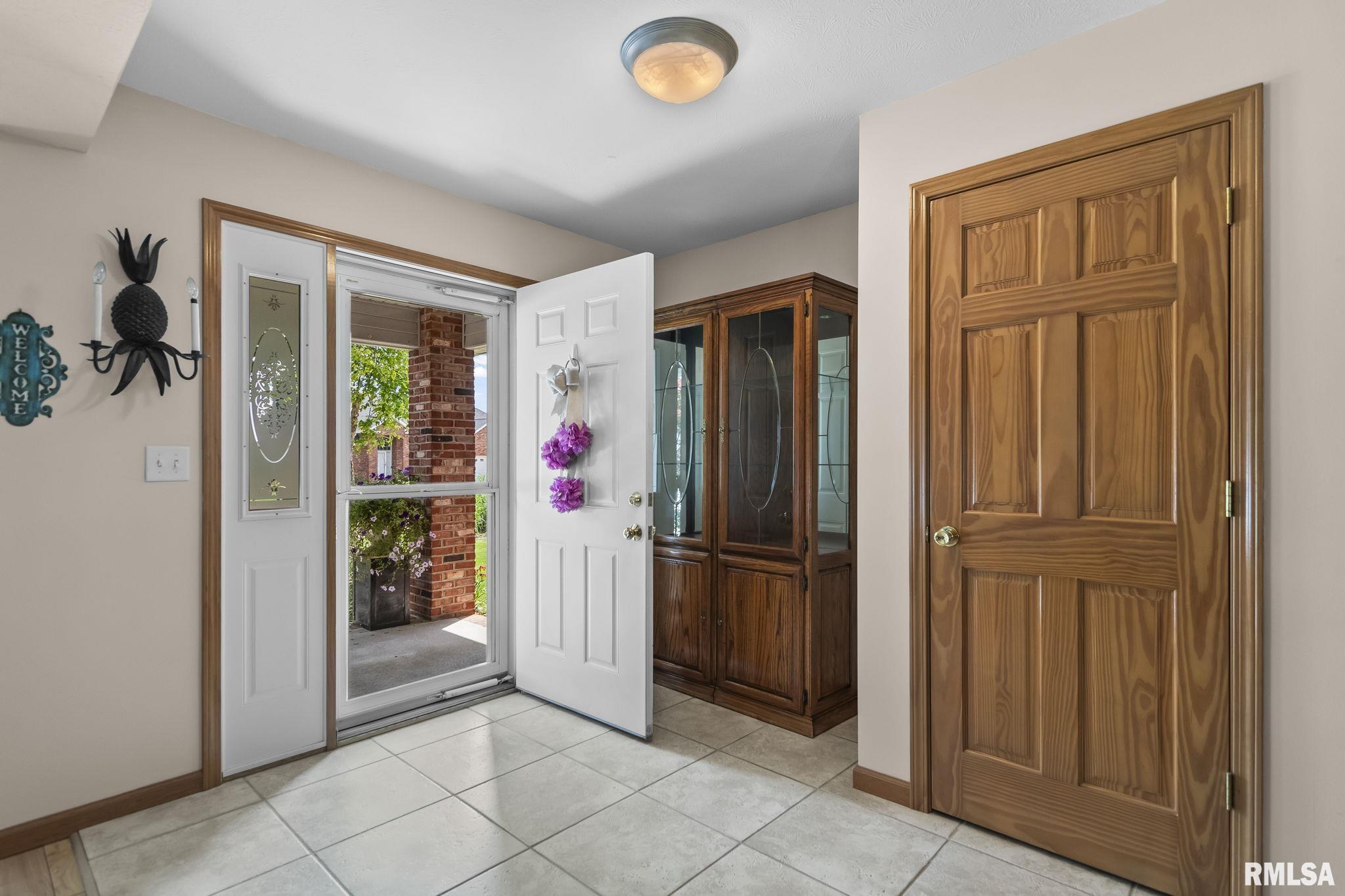 3549 Benbrook Drive Springfield, IL 62711 - Photo 4 of 44