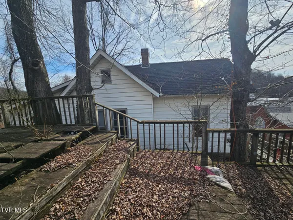 $120,000 | 204 High Avenue Northeast, Coeburn, VA 24230