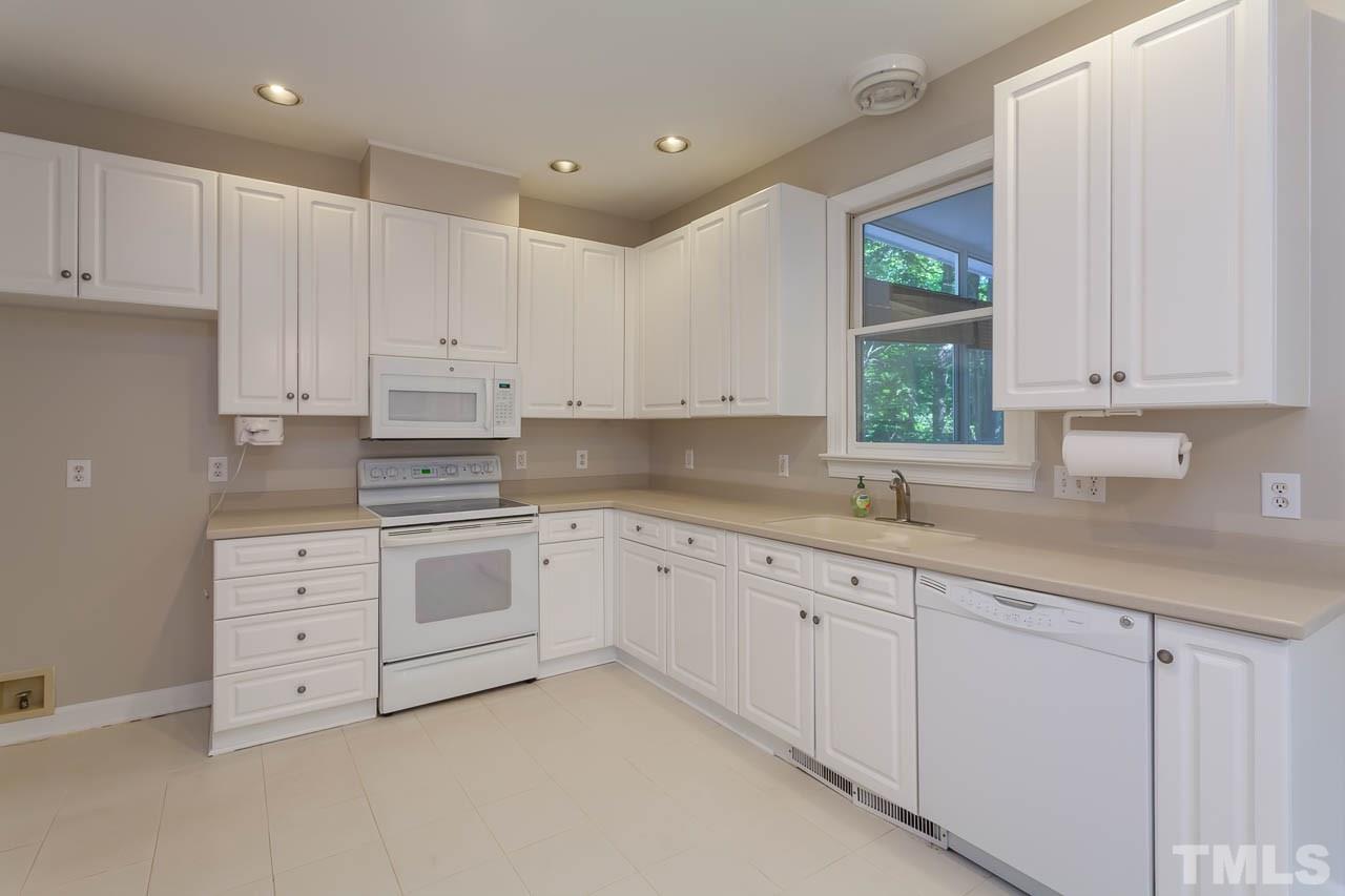5104 Celbridge Place Raleigh, NC 27613 - Photo 4 of 23 Gallery Image 4