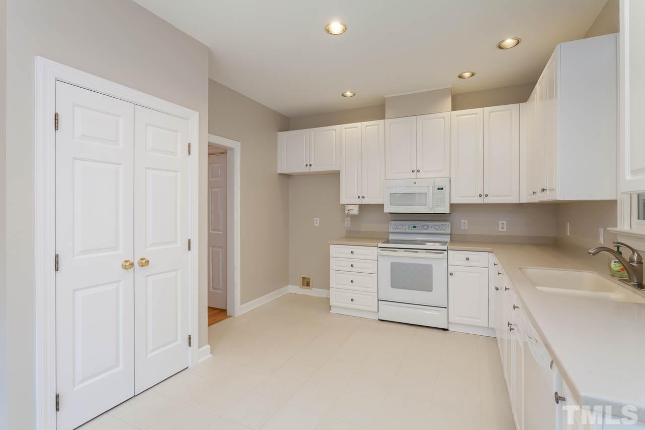 5104 Celbridge Place Raleigh, NC 27613 - Photo 8 of 23 Gallery Image 8