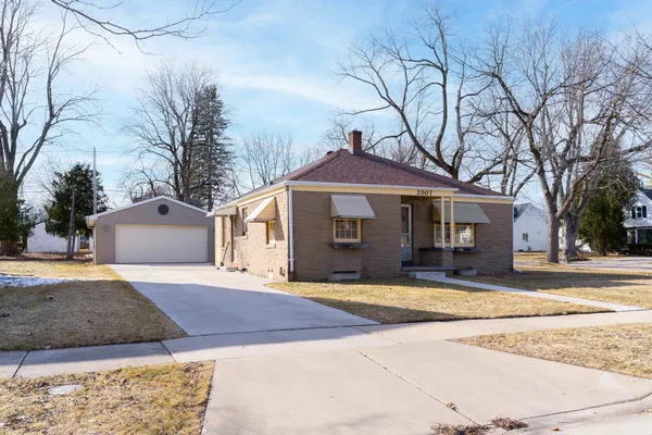 $199,900 | 2007 North Division Street, Appleton, WI 54911