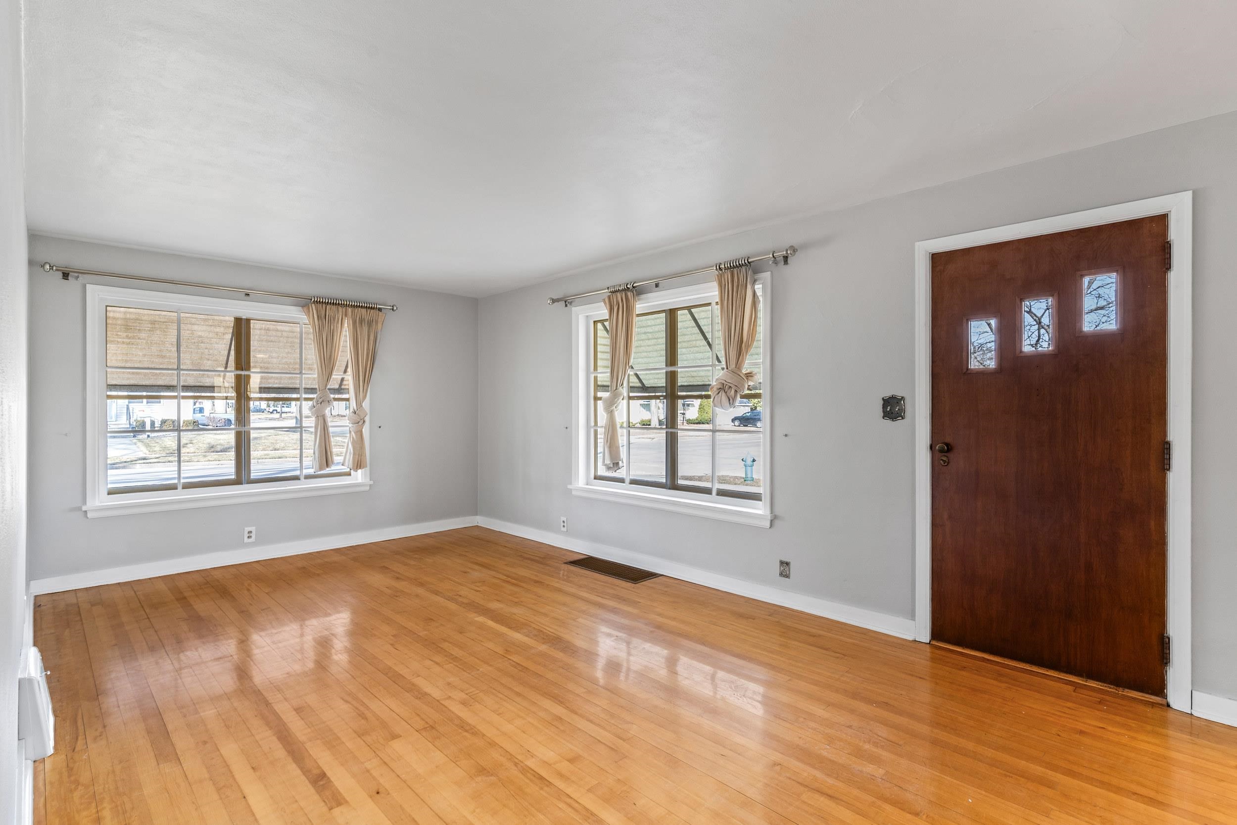 2007 North Division Street Appleton, WI 54911 - Photo 2 of 15