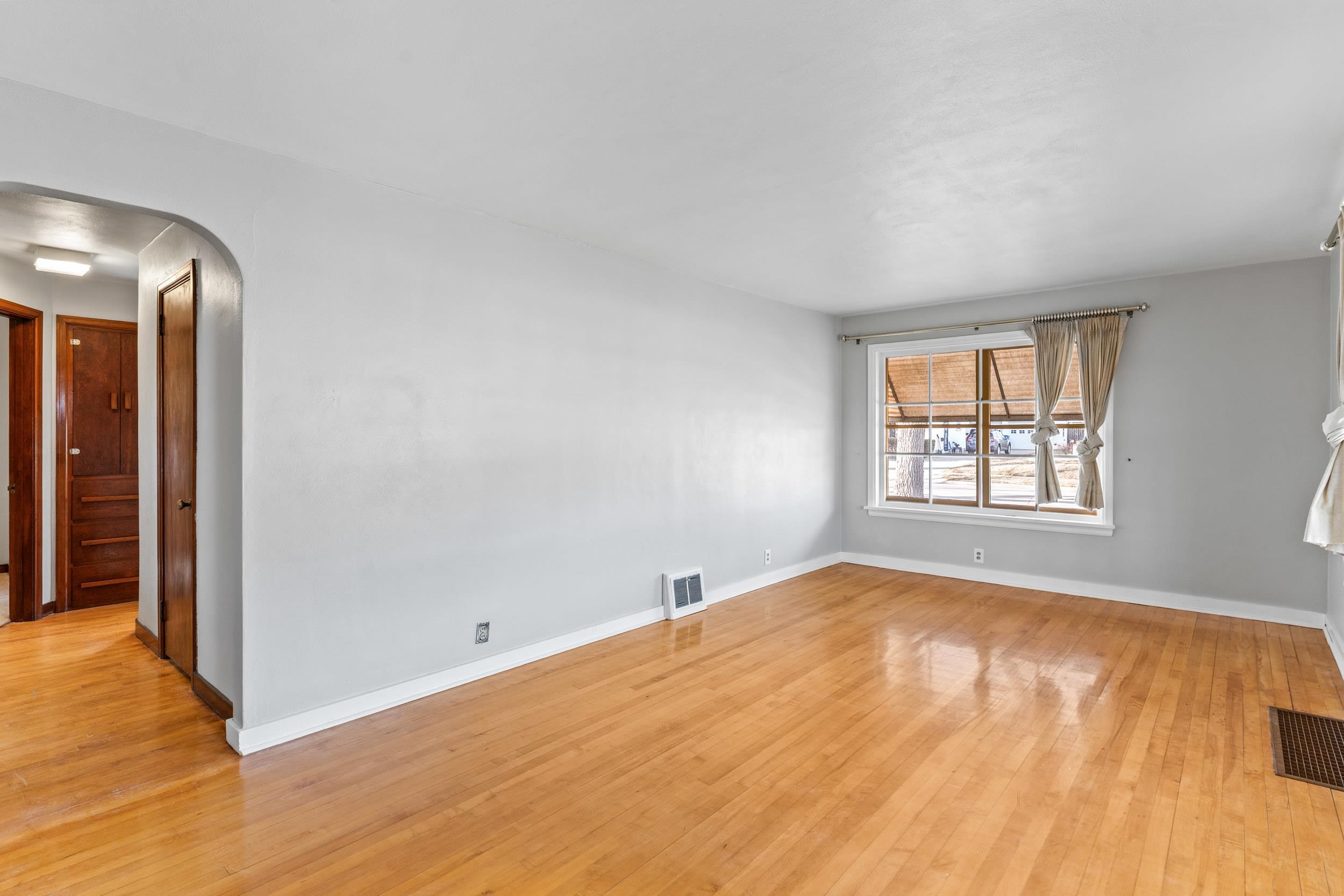 2007 North Division Street Appleton, WI 54911 - Photo 3 of 15