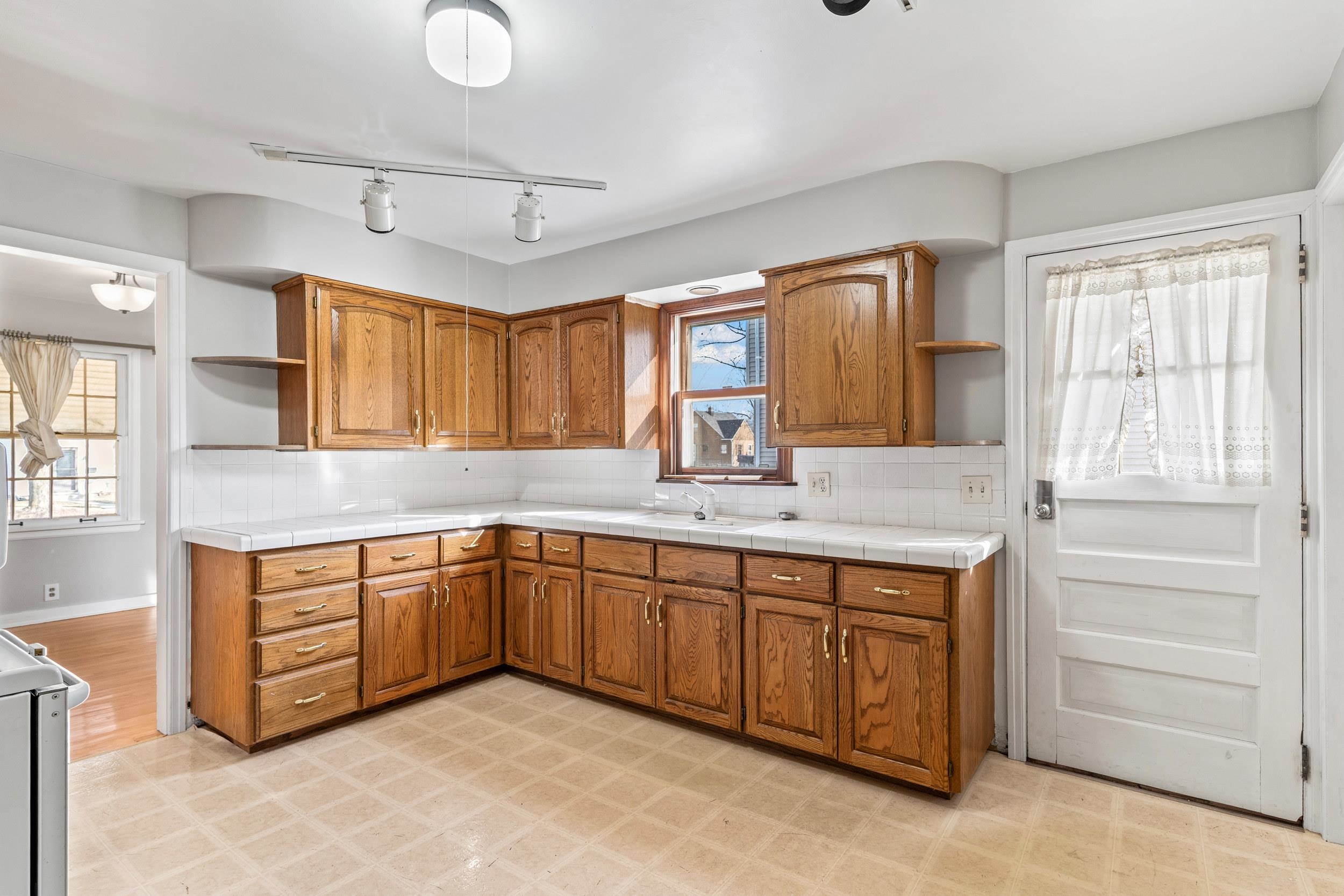 2007 North Division Street Appleton, WI 54911 - Photo 4 of 15