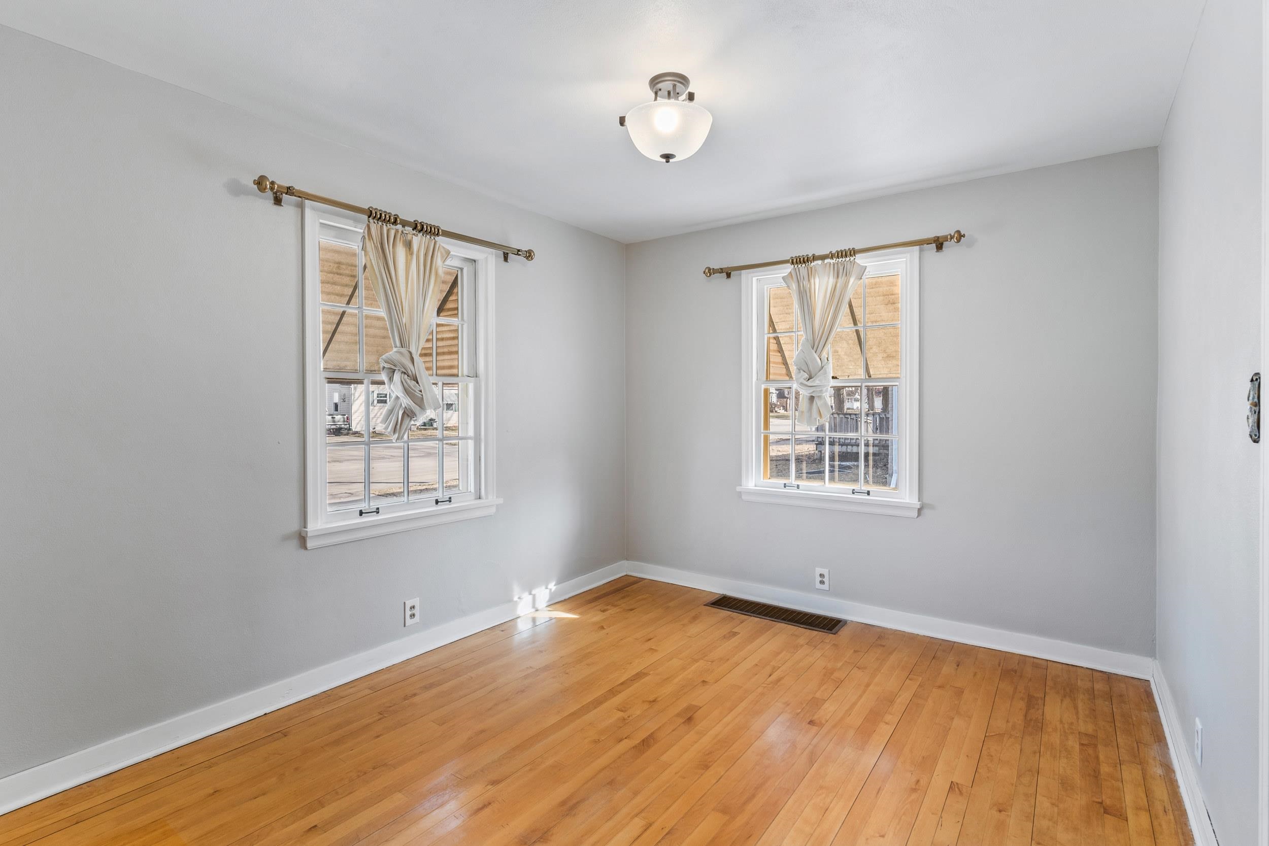 2007 North Division Street Appleton, WI 54911 - Photo 6 of 15