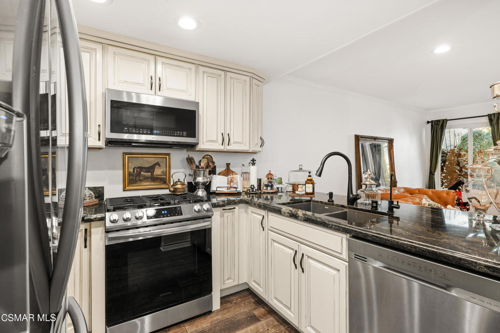1928 Stow Street Simi Valley, CA 93063 - Photo 10 of 27