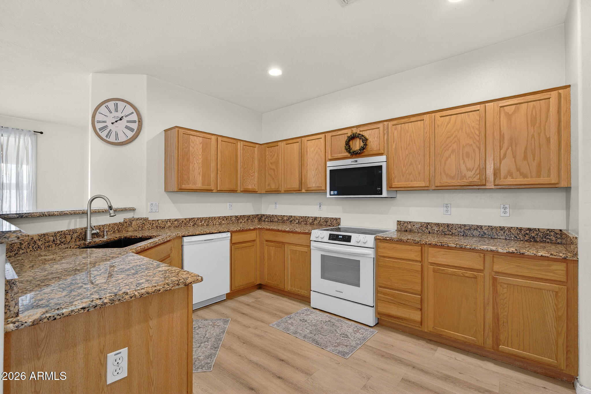 3234 East Lark Court Gilbert, AZ 85297 - Photo 5 of 29 6-web-or-mls-25-E Lark Ct