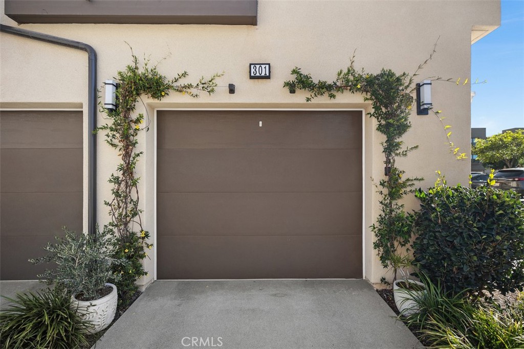 1401 Lasso Way, Unit 301 Rancho Mission Viejo, CA 92694 - Photo 24 of 43 Garage