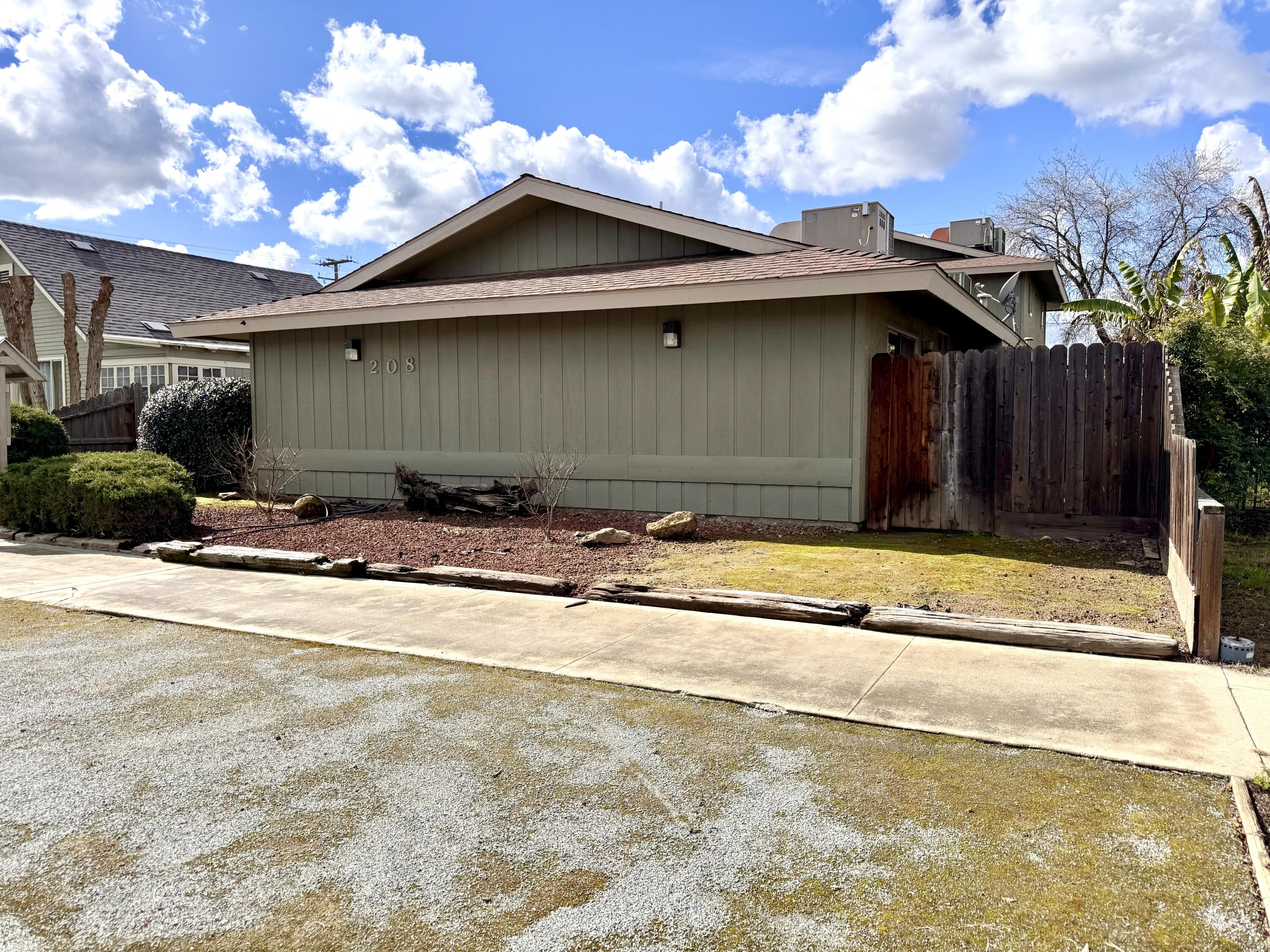 208 North B Street Exeter, CA 93221 - Photo 2 of 31 IMG_4260