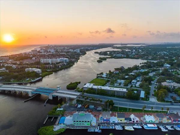 $370,000 | 6451 Elmwood Avenue, Unit H, Sarasota, FL 34231