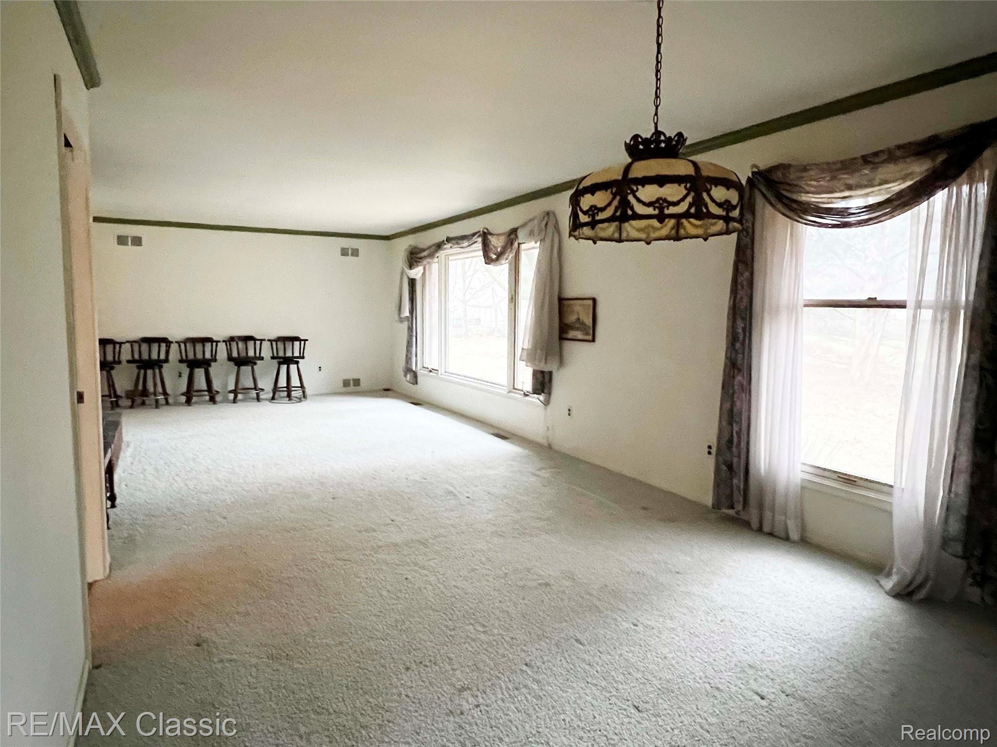 1753 Old Plank Road Milford, MI 48381 - Photo 8 of 32 12' x 11' Dining room