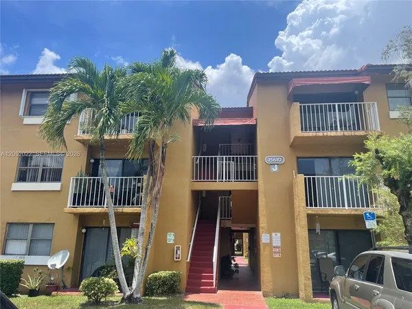 $2,200 | 15610 Southwest 80th Street, Unit J304, Miami, FL 33193