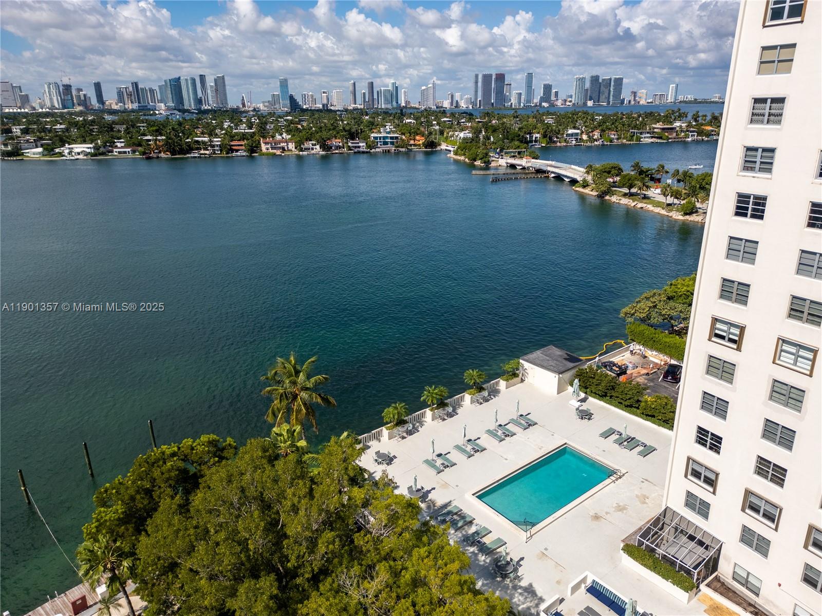 5 Island Avenue, Unit LE Miami Beach, FL 33139 - Photo 2 of 30 a view of a lake with a city