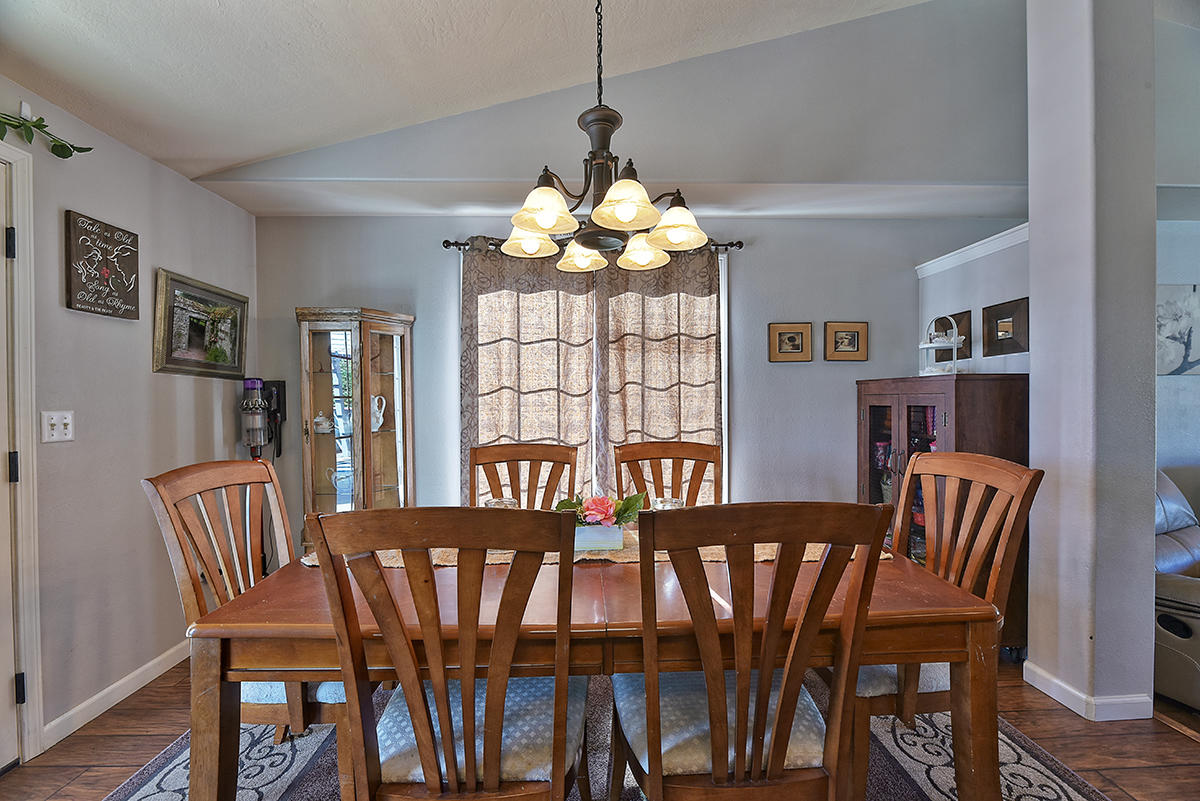 2812 Table Rock Road Medford, OR 97501 - Photo 15 of 24 12