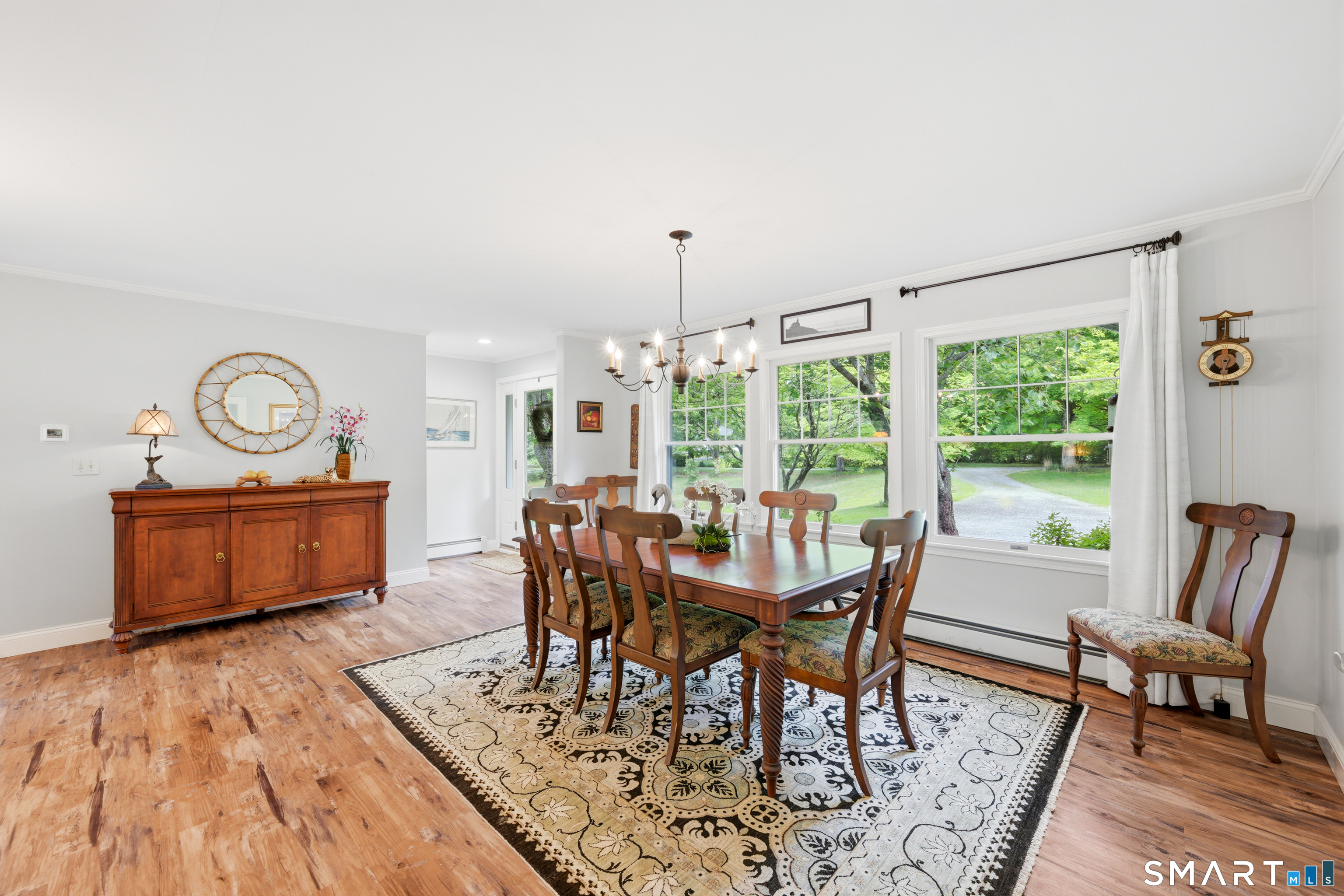 49 River Road Essex, CT 06426 - Photo 8 of 33 Dining area