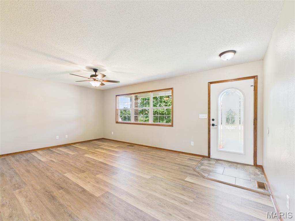 24625 Spencer Road Waynesville, MO 65583 - Photo 5 of 89