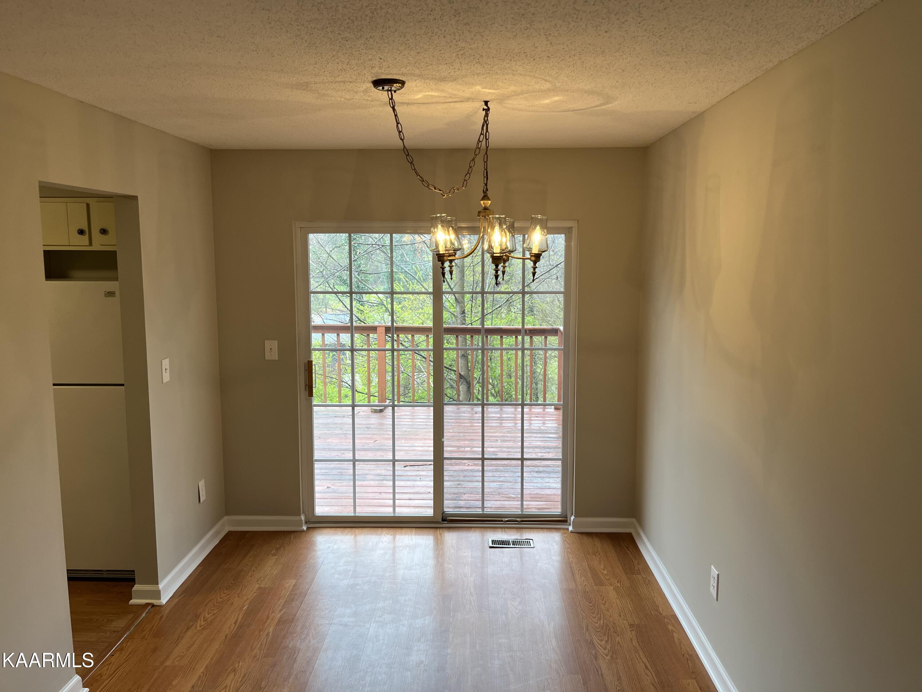 351 Walnut Valley Road Clinton, TN 37716 - Photo 4 of 23 4