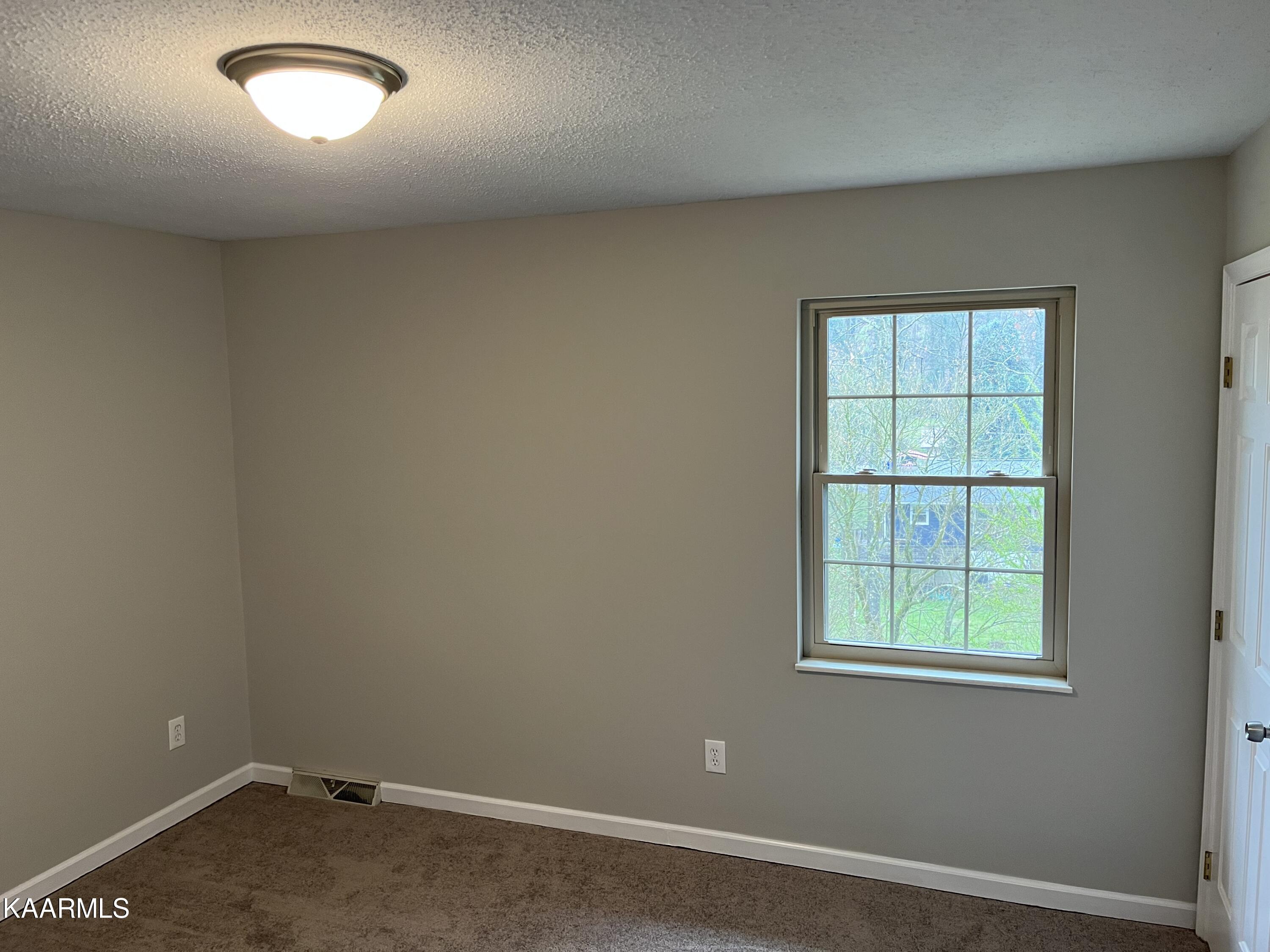 351 Walnut Valley Road Clinton, TN 37716 - Photo 9 of 23 9
