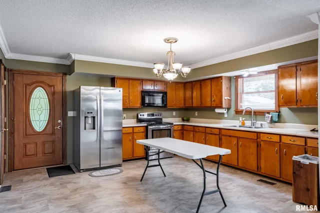 $260,000 | 870 Allen Road, Galatia, IL 62935