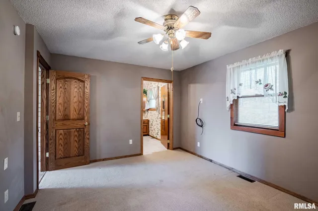 $260,000 | 870 Allen Road, Galatia, IL 62935