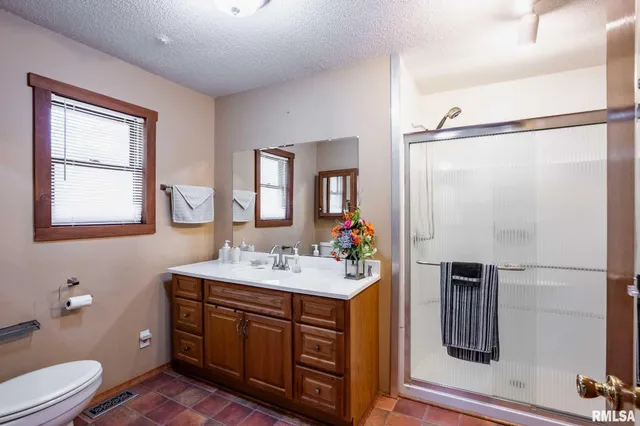 $260,000 | 870 Allen Road, Galatia, IL 62935