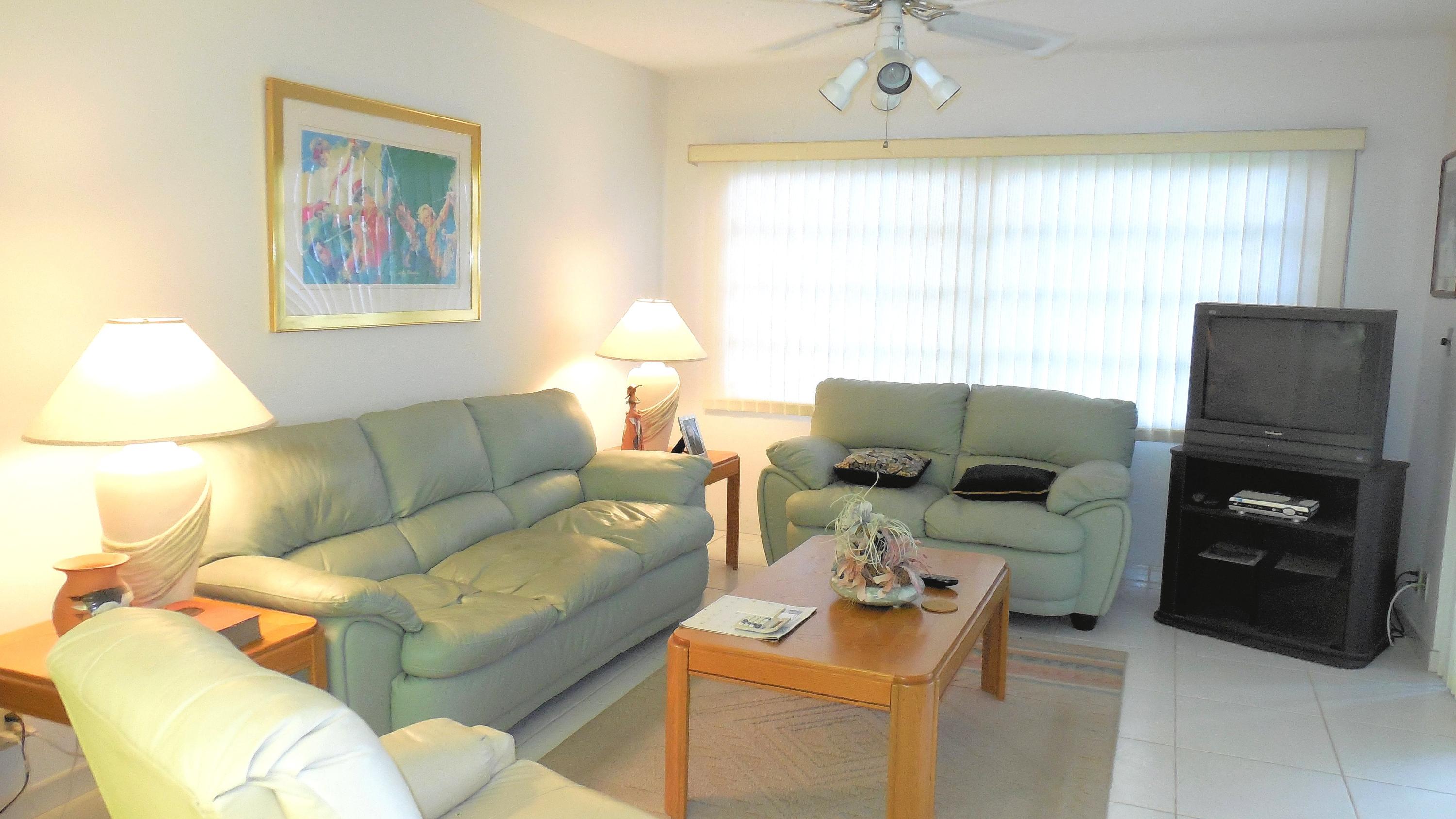 18090 Grove Avenue Boca Raton, FL 33498 - Photo 7 of 38 DSCN8052