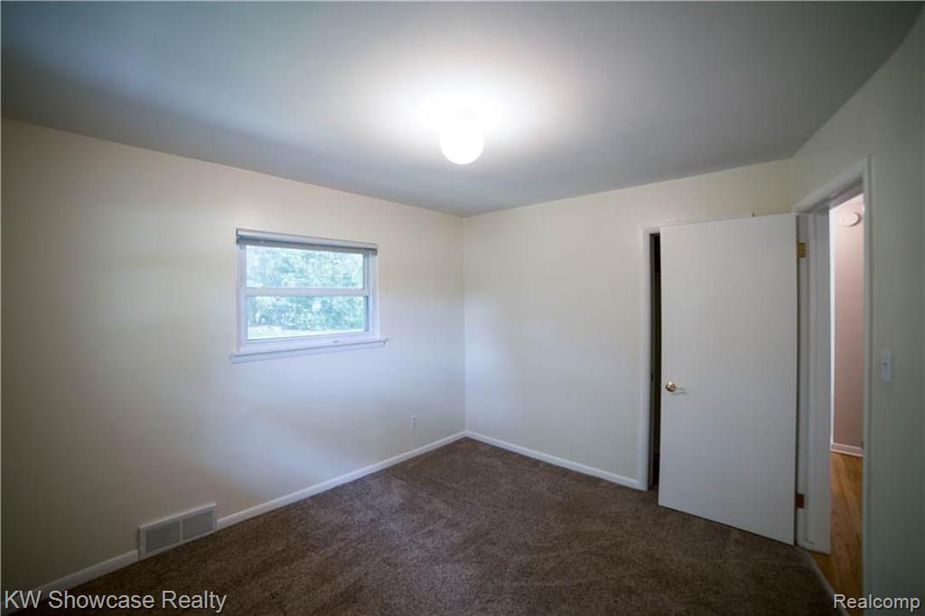 29893 Beacontree Street Farmington Hills, MI 48331 - Photo 4 of 17