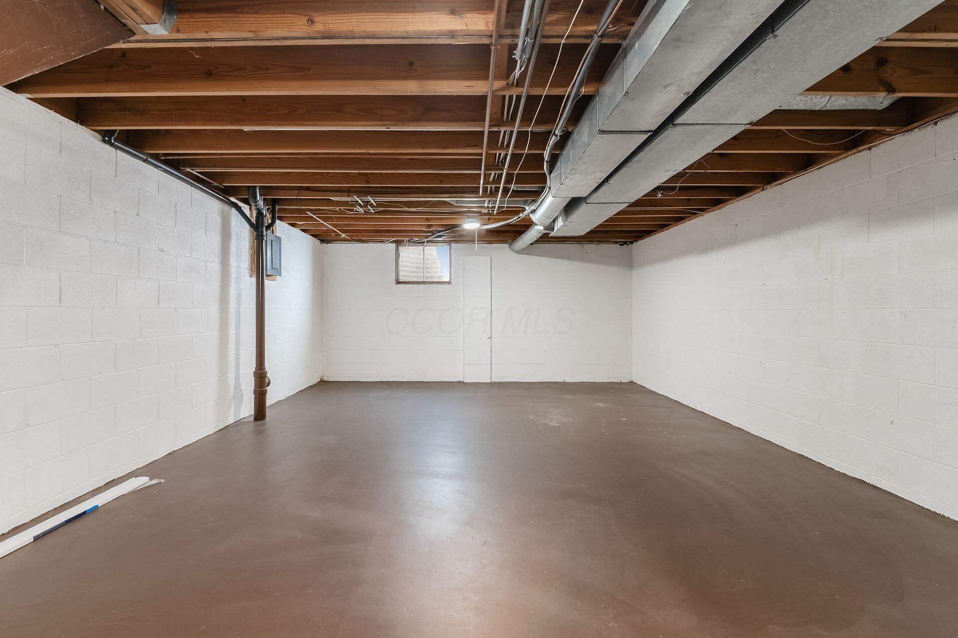 410 Edinburgh Road, Unit 410 Dublin, OH 43017 - Photo 17 of 22 Plenty of room for storage or rec space!