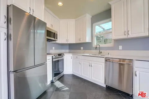 $2,400,000 | Undisclosed Address, Los Angeles, CA 90068
