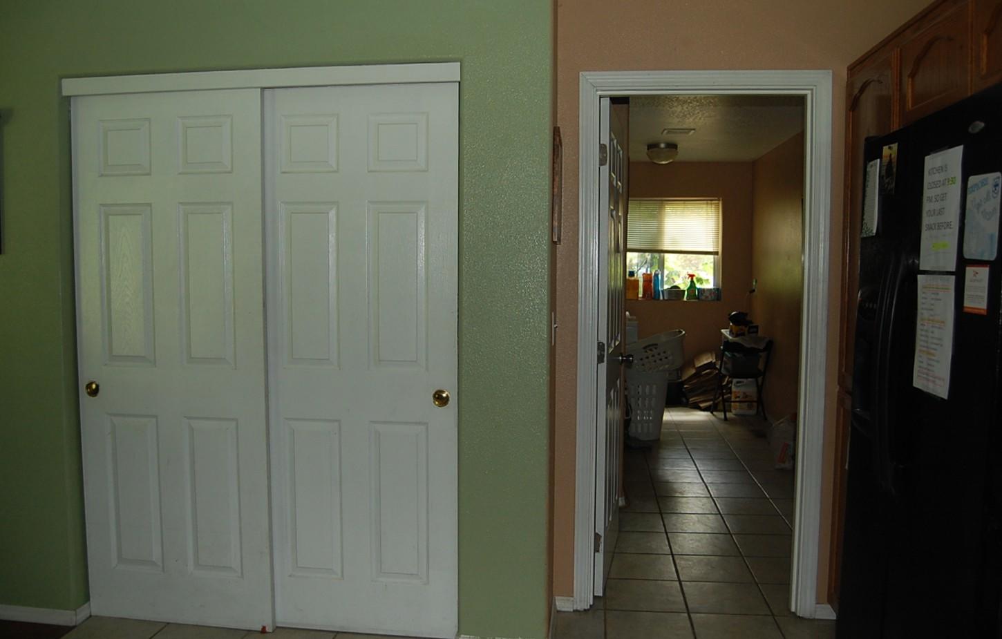 2088 Robinson Road Grants Pass, OR 97527 - Photo 9 of 24 Laundry off the Kitchen