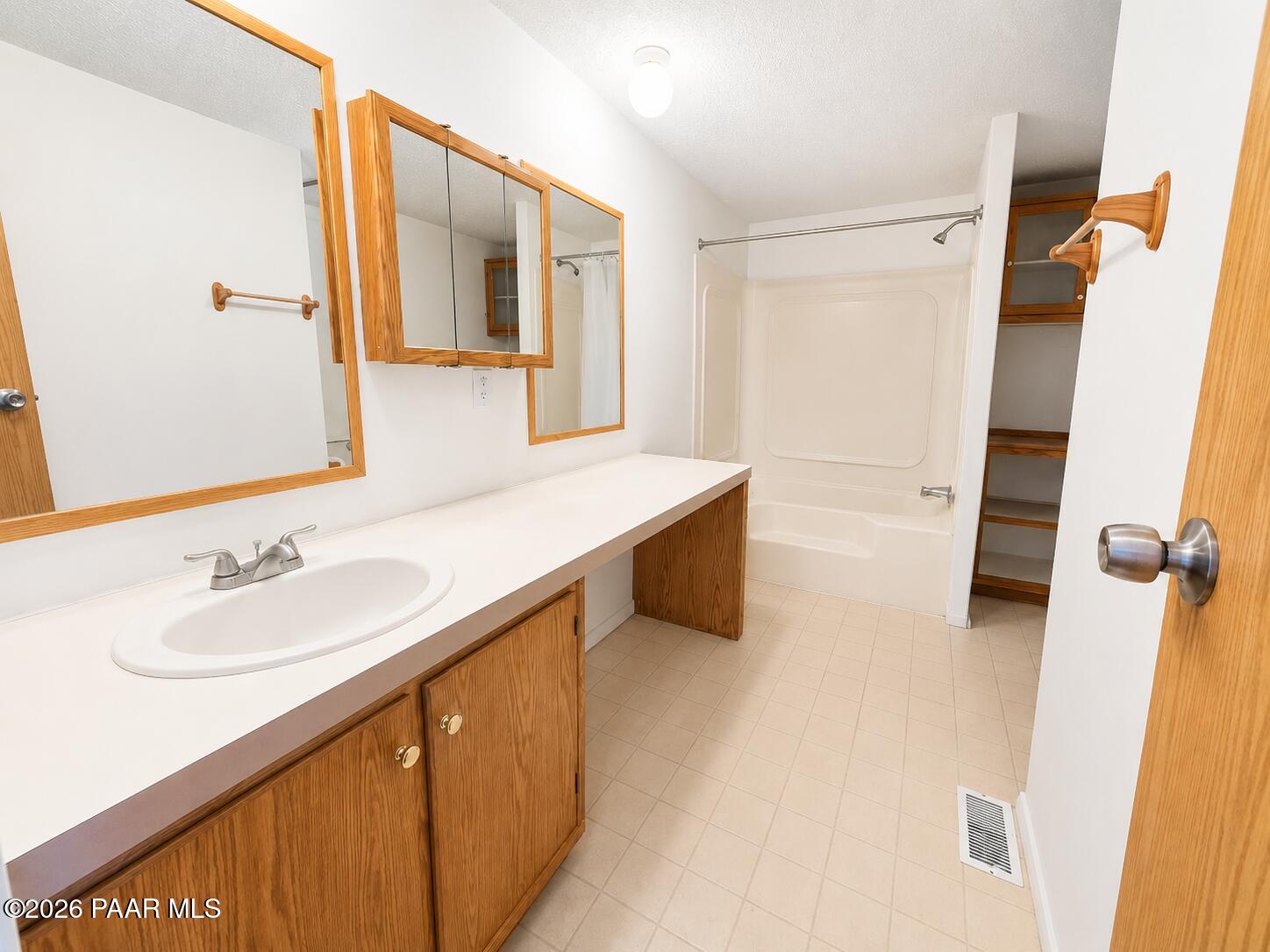 17072 East Duffers Drive Spring Valley, AZ 86333 - Photo 23 of 32 Primary Bathroom