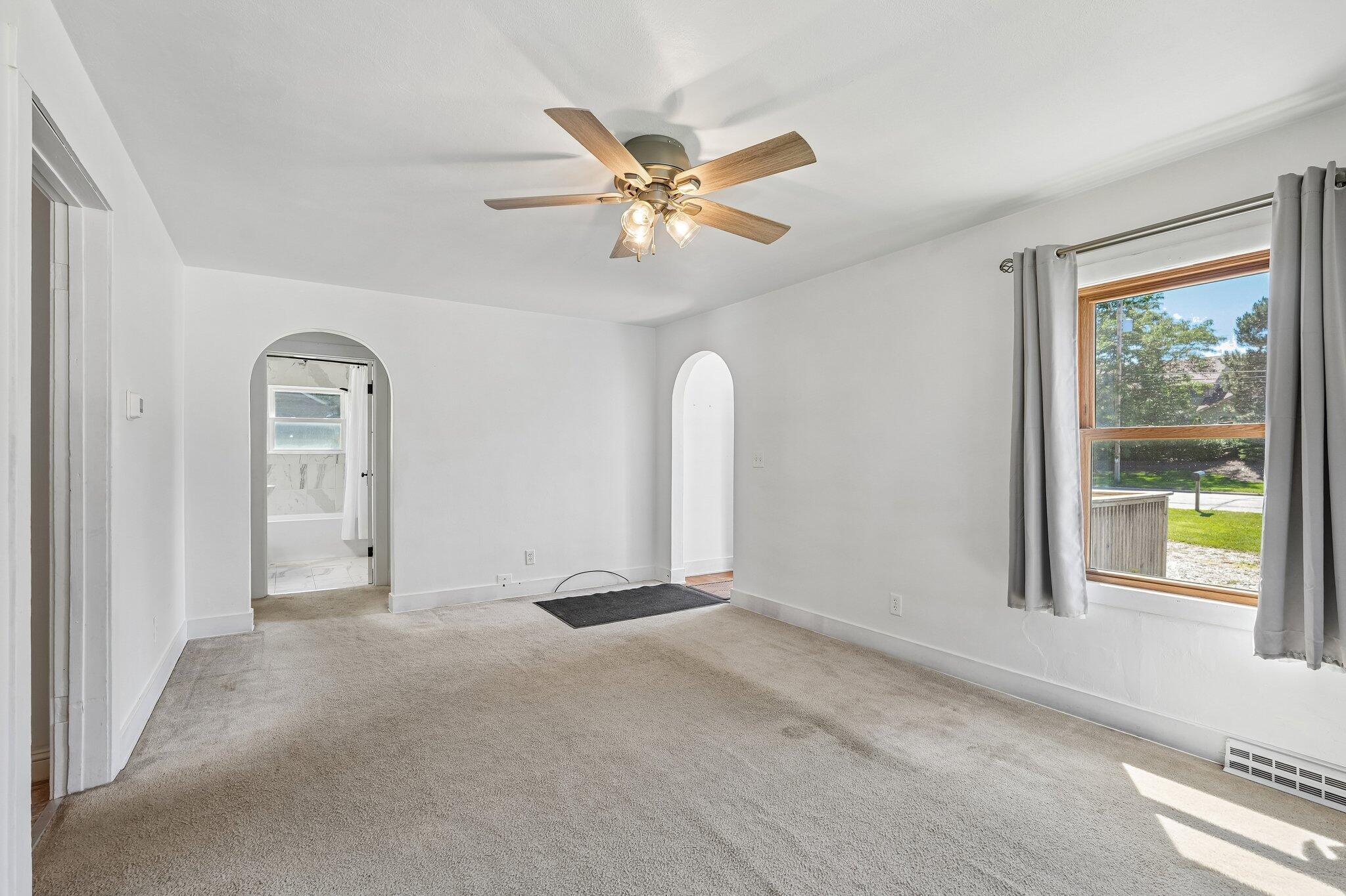 9207 39th Avenue Pleasant Prairie, WI 53142 - Photo 23 of 48 Living room
