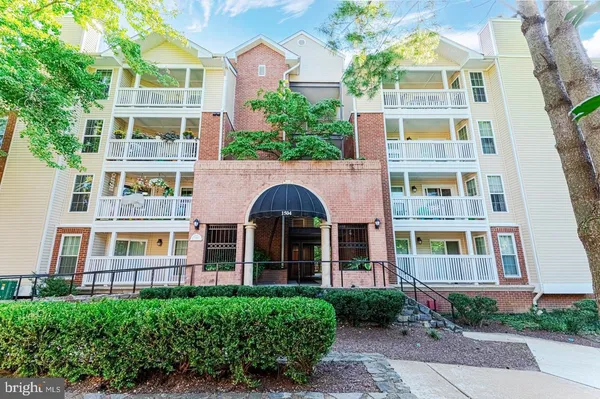 $2,100 | 1504 Lincoln Way, Unit 309, McLean, VA 22102