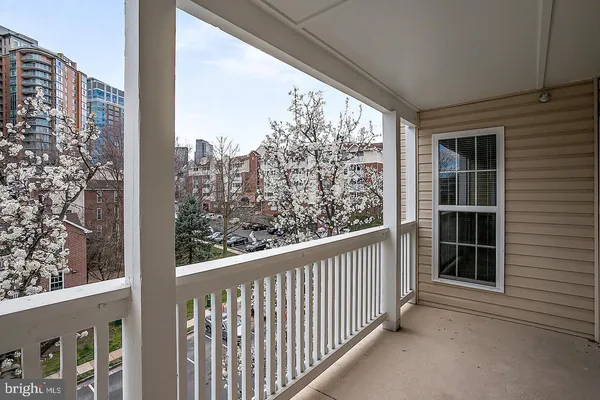 $2,100 | 1504 Lincoln Way, Unit 309, McLean, VA 22102