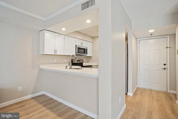$2,100 | 1504 Lincoln Way, Unit 309, McLean, VA 22102