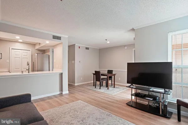 $2,100 | 1504 Lincoln Way, Unit 309, McLean, VA 22102