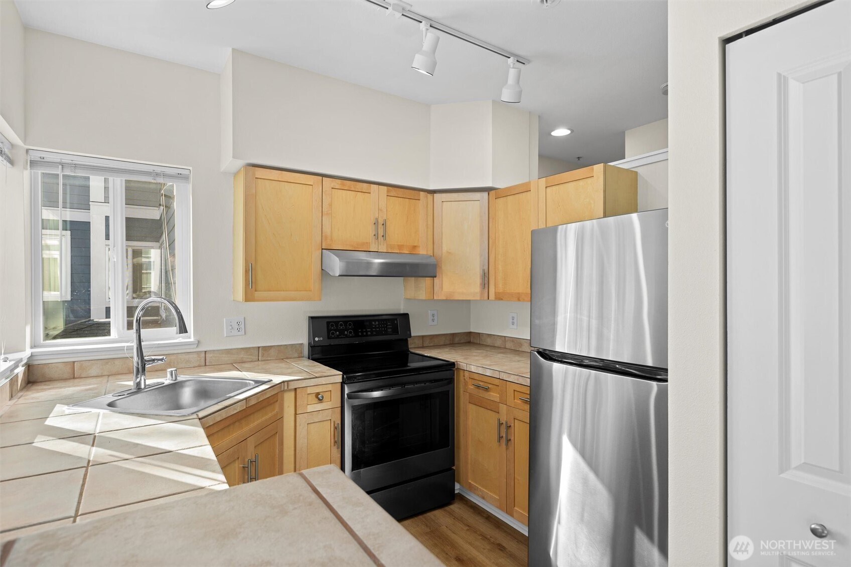 3906 243rd Place Southeast, Unit P201 Bothell, WA 98021 - Photo 10 of 26 Gallery Image 10