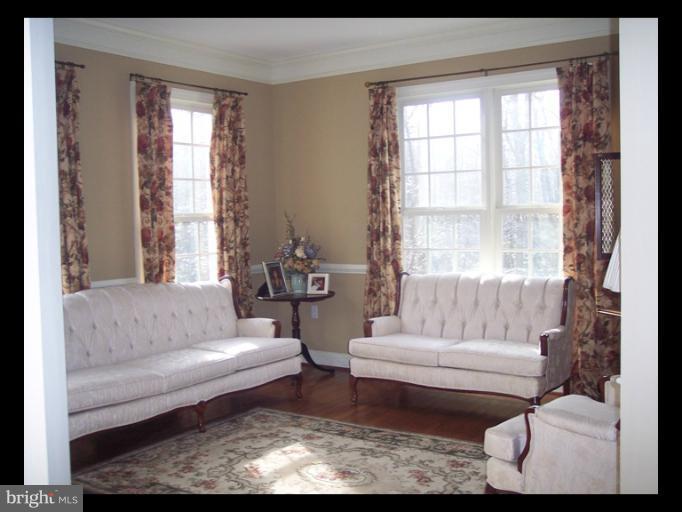 10608 Gambrill Park Road Frederick, MD 21702 - Photo 6 of 30 Living Room
