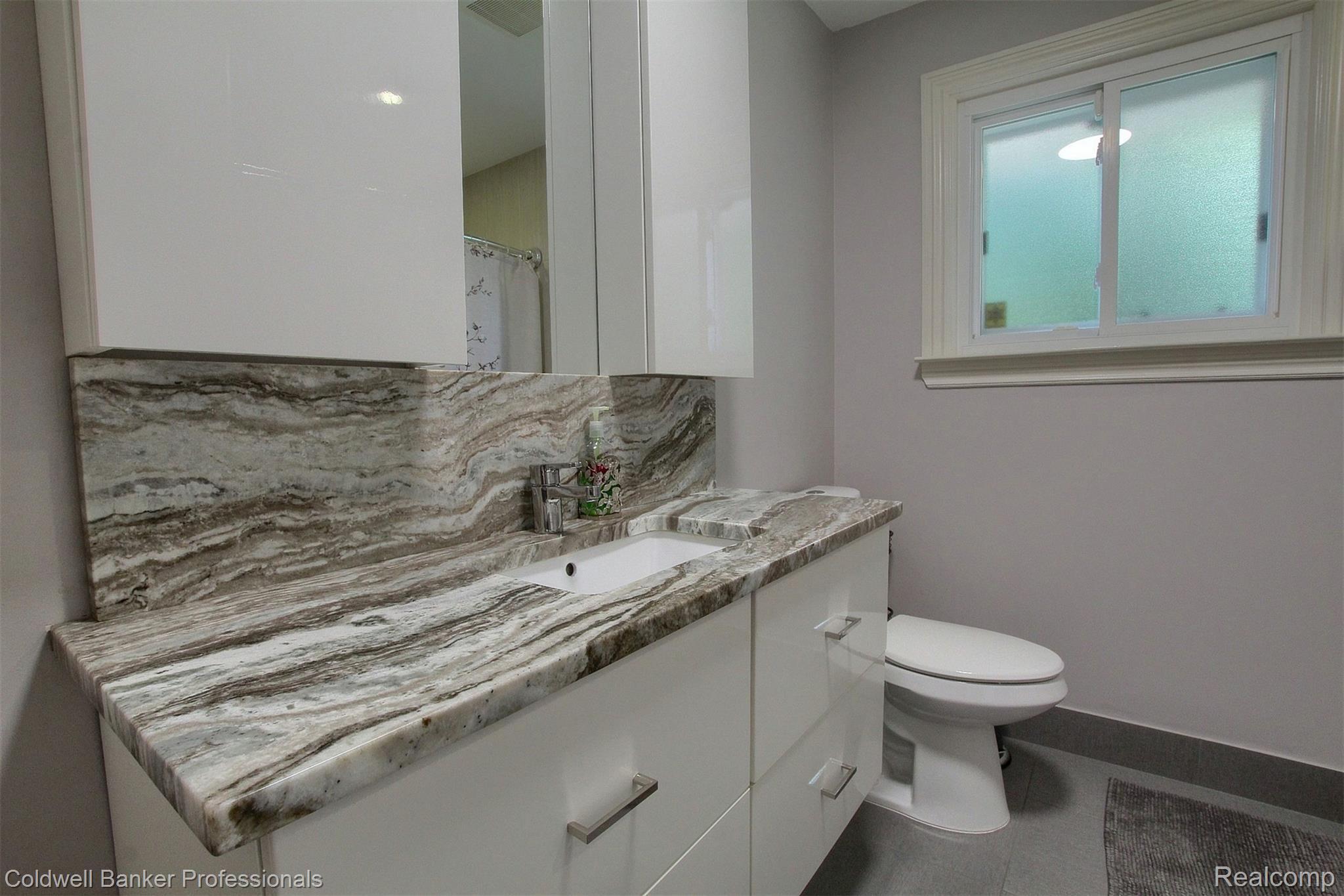 19930 Savage Road Belleville, MI 48111 - Photo 23 of 34 23-Master Bathroom 2nd View.jpg