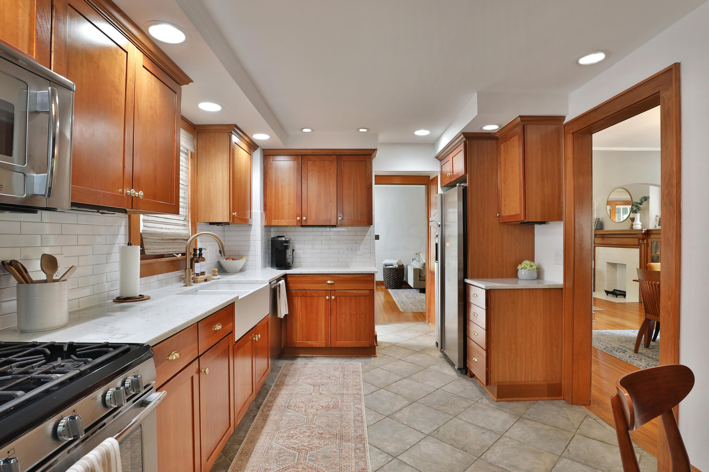 184 Winthrop Road Columbus, OH 43214 - Photo 21 of 43 Eat-in kitchen