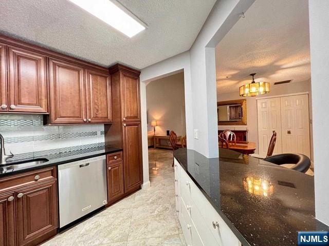 1029 Castle Road Mahwah, NJ 07430 - Photo 2 of 18