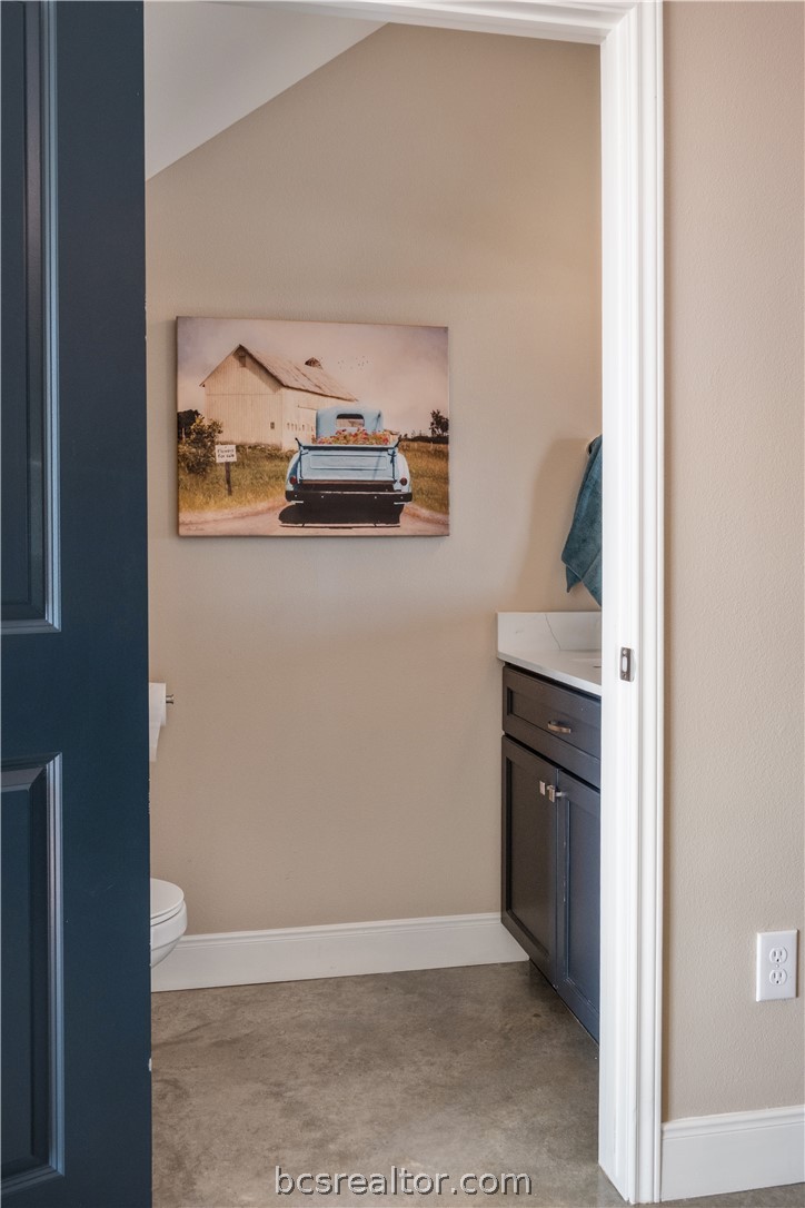 800 North Parker Avenue Bryan, TX 77803 - Photo 4 of 13 a view of washer and dryer