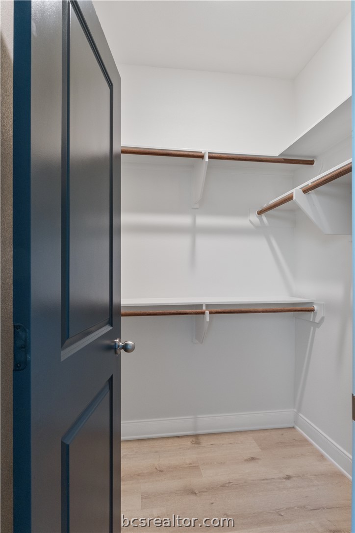 800 North Parker Avenue Bryan, TX 77803 - Photo 8 of 13 a close view of closet