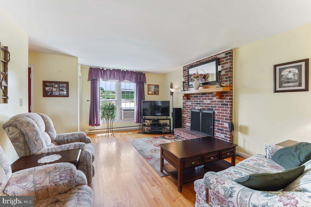 376 Catamount Road Oxford, PA 19363 - Photo 17 of 47 Family Room