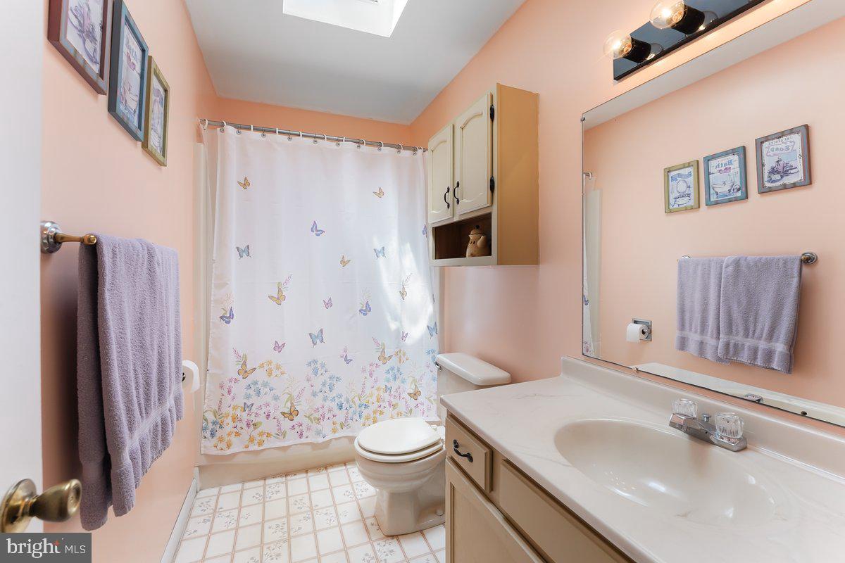 376 Catamount Road Oxford, PA 19363 - Photo 26 of 47 Hallway Bath