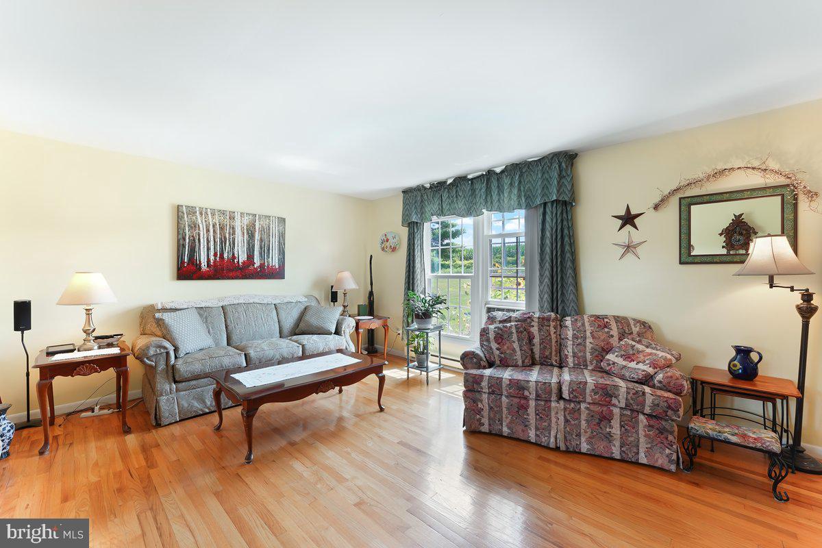 376 Catamount Road Oxford, PA 19363 - Photo 5 of 47 Living Room