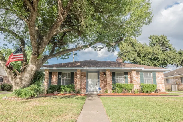 $1,900 | 423 Gentilly Drive, Katy, TX 77450